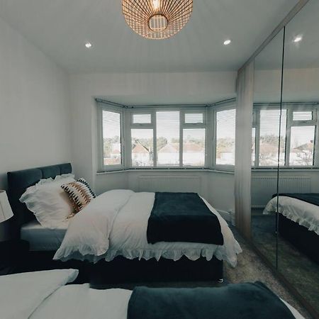 Homely & Peaceful Living Space Morden  Esterno foto