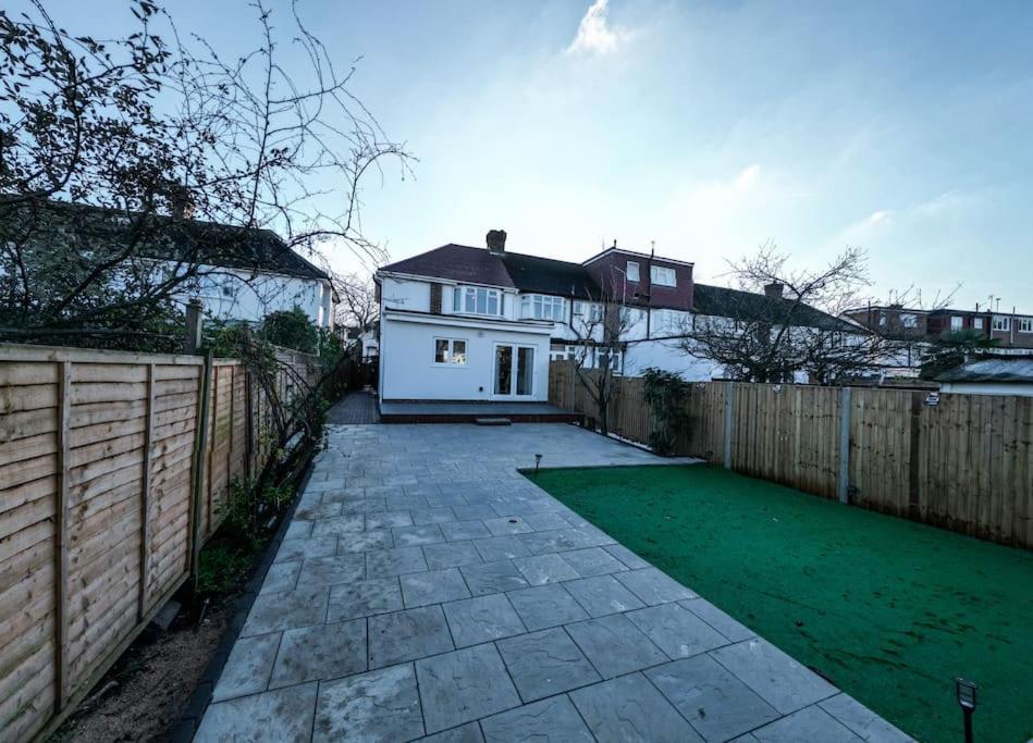 Homely & Peaceful Living Space Morden  Esterno foto