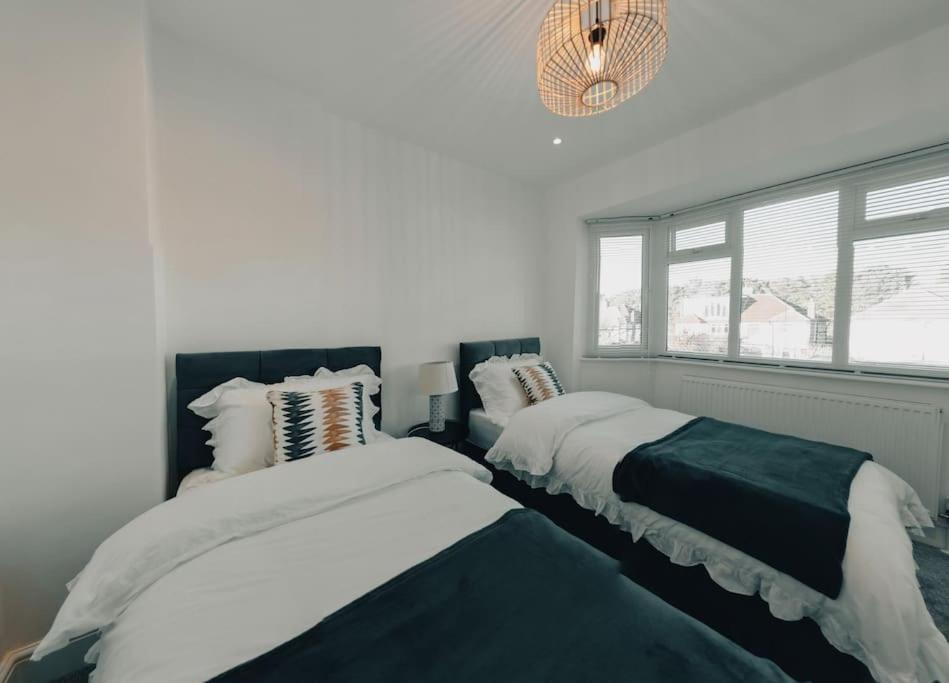 Homely & Peaceful Living Space Morden  Esterno foto