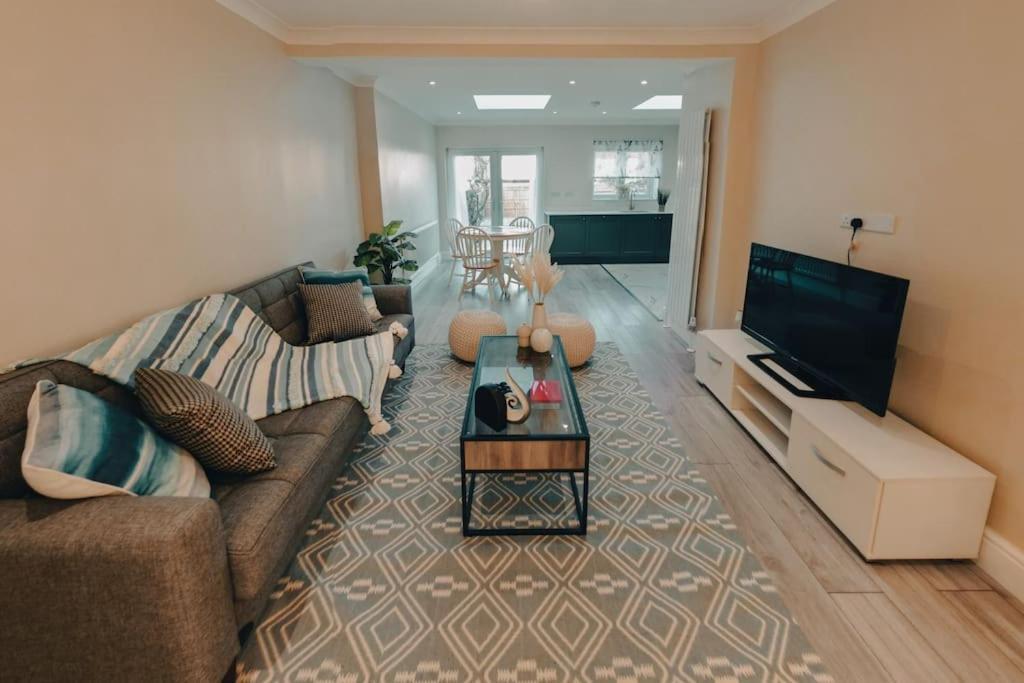 Homely & Peaceful Living Space Morden  Esterno foto