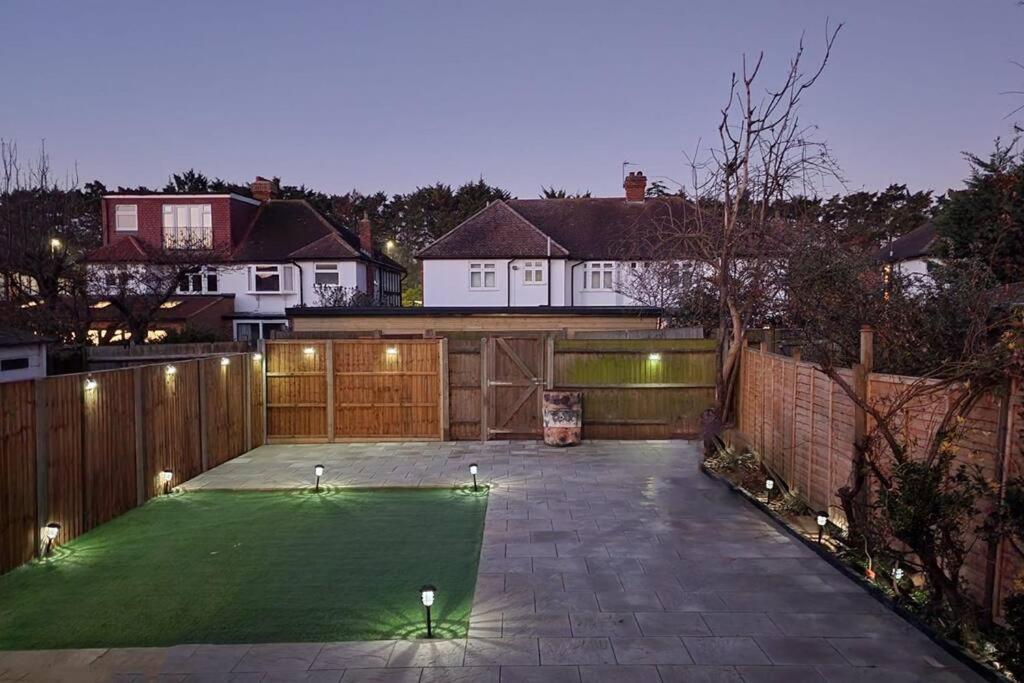 Homely & Peaceful Living Space Morden  Esterno foto
